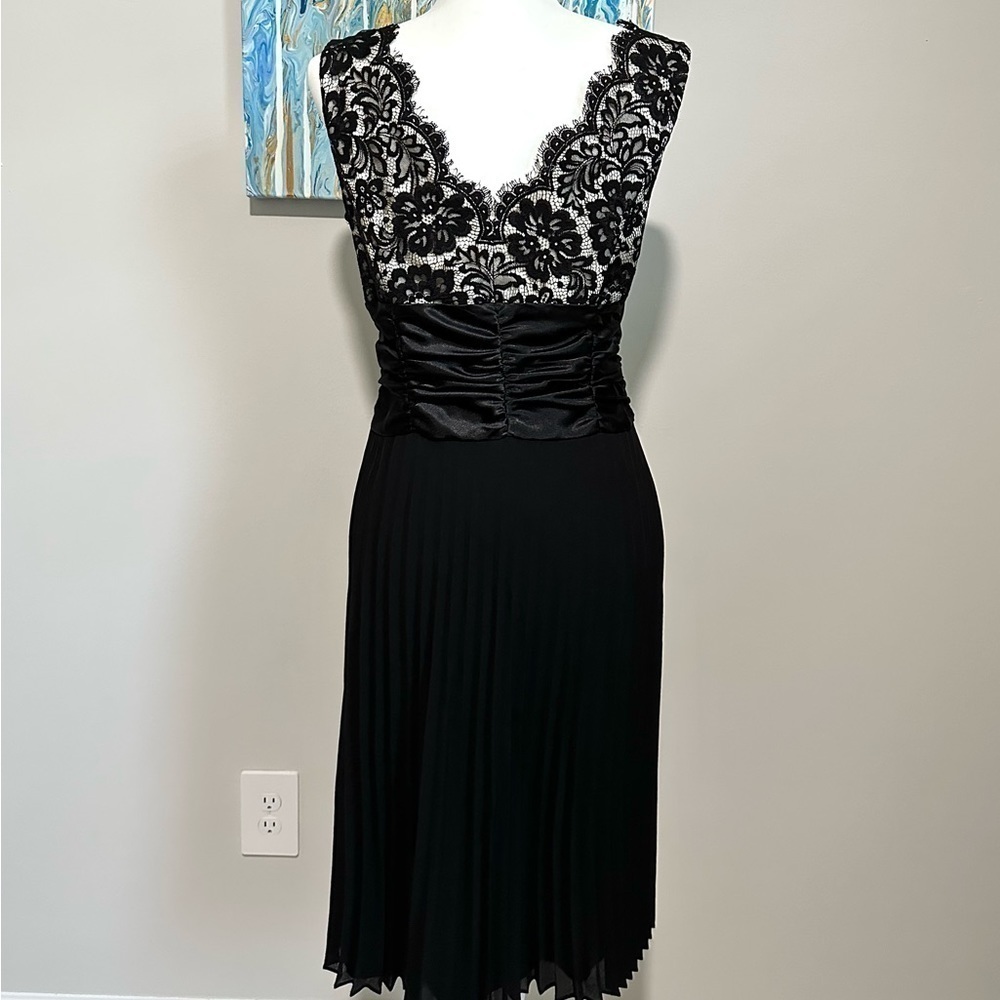 JS Boutique Dress Black Lace w Pleated Bottom Gorgeous Ruched Waist - Picture 4 of 12